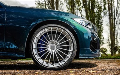 Як матеріал коліс автомобіля впливає на враження від водіння